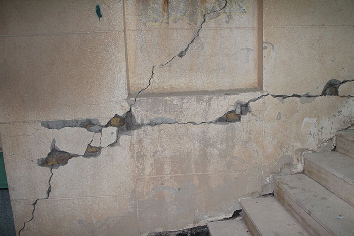 ترک سازه ای در اثر زلزله 